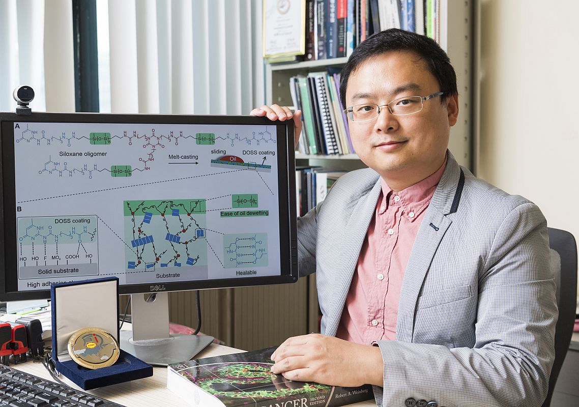 姚希博士相信DOSS涂層的應用廣泛。他近日憑這研究獲香港創新科技及制造業聯合總會頒發“亞洲國際創新發明大獎”之“金獎”。